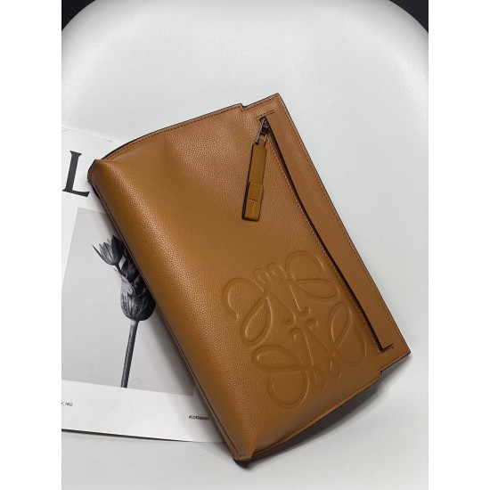 Loewe Size: 29.5x20cm Model: 3040