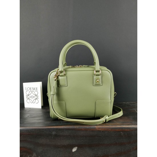 Model: 204 Size: 19-18-11Amazona