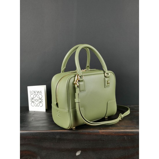 Model: 204 Size: 19-18-11Amazona