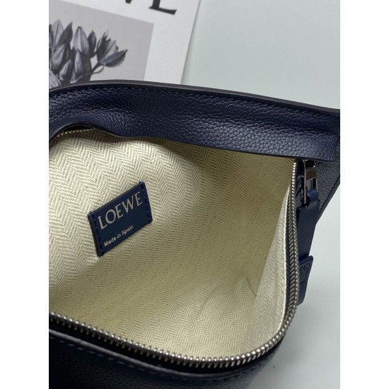 Loewe Size: 29.5x20cm Model: 3040