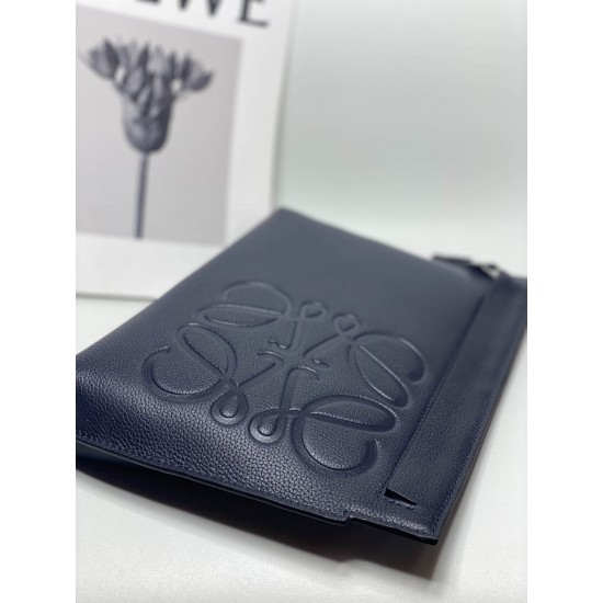 Loewe Size: 29.5x20cm Model: 3040