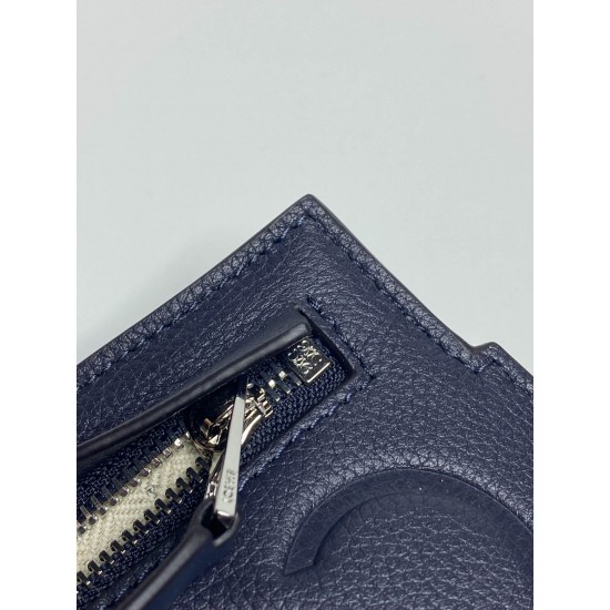 Loewe Size: 29.5x20cm Model: 3040