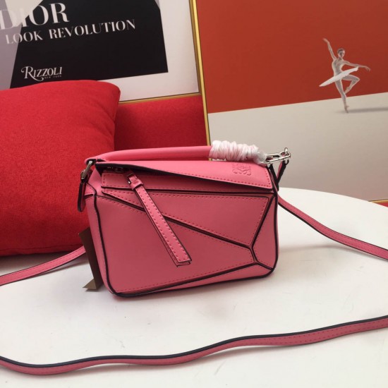 Calfskin Size: 18*12.5*8cm Model: 0150