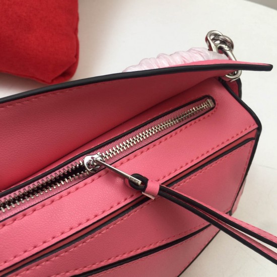 Calfskin Size: 18*12.5*8cm Model: 0150
