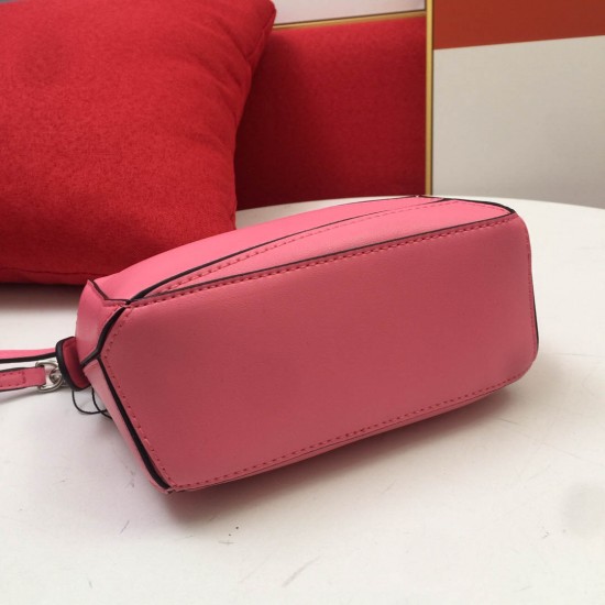 Calfskin Size: 18*12.5*8cm Model: 0150