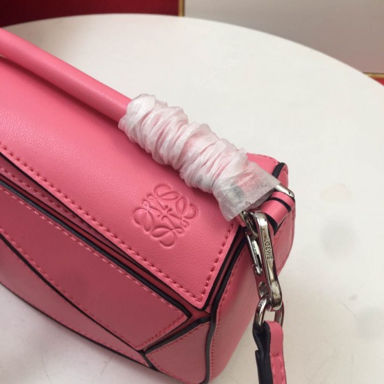 Calfskin Size: 18*12.5*8cm Model: 0150