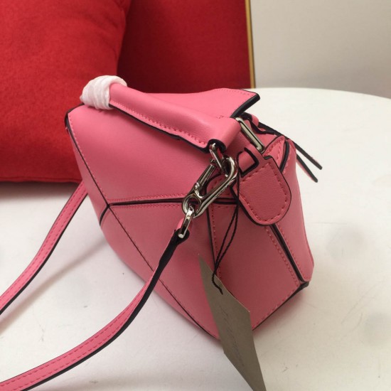 Calfskin Size: 18*12.5*8cm Model: 0150