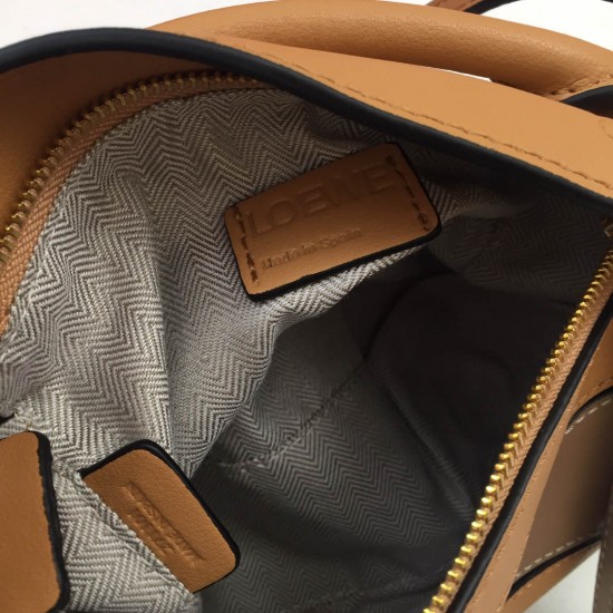 Calfskin Size: 18*12.5*8cm Model: 0150
