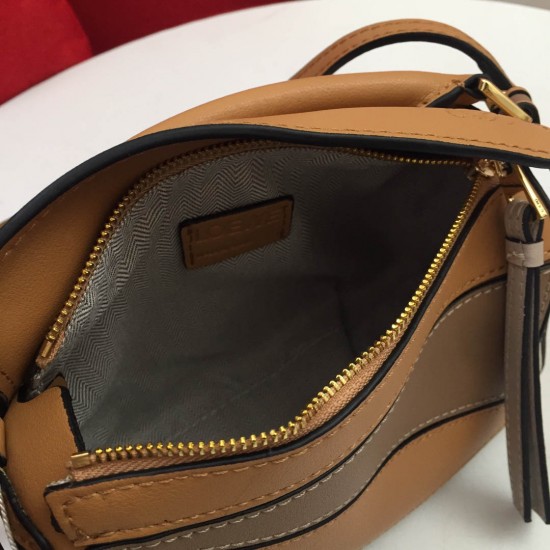 Calfskin Size: 18*12.5*8cm Model: 0150