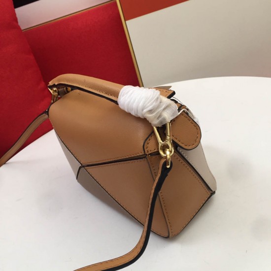 Calfskin Size: 18*12.5*8cm Model: 0150
