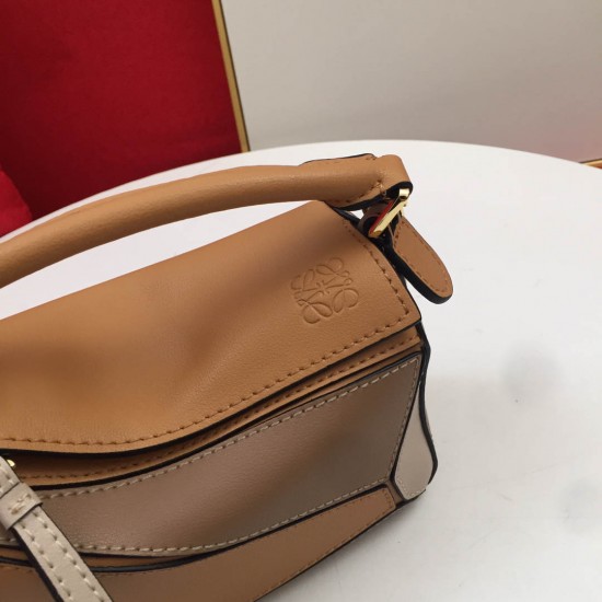 Calfskin Size: 18*12.5*8cm Model: 0150
