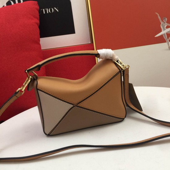 Calfskin Size: 18*12.5*8cm Model: 0150