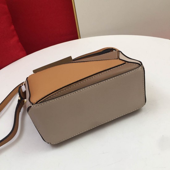 Calfskin Size: 18*12.5*8cm Model: 0150