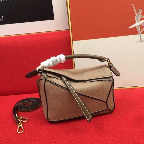 Calfskin Size: 18*12.5*8cm Model: 0150
