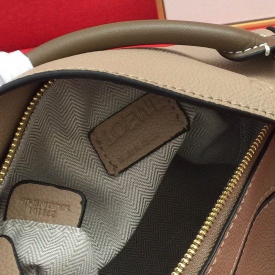 Calfskin Size: 18*12.5*8cm Model: 0150