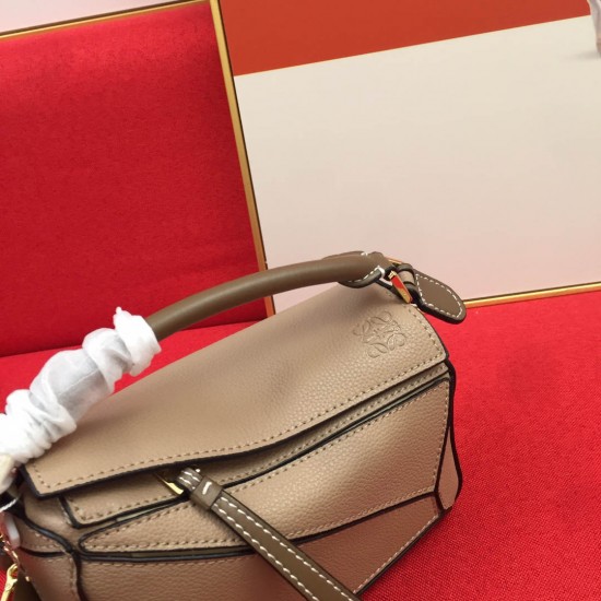 Calfskin Size: 18*12.5*8cm Model: 0150