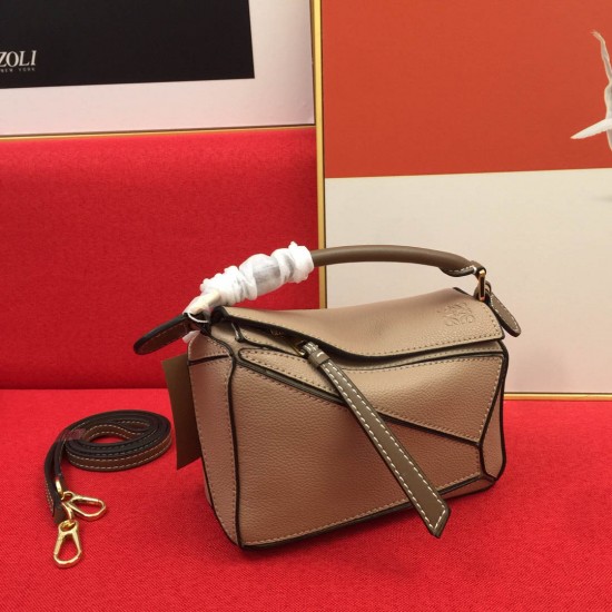 Calfskin Size: 18*12.5*8cm Model: 0150