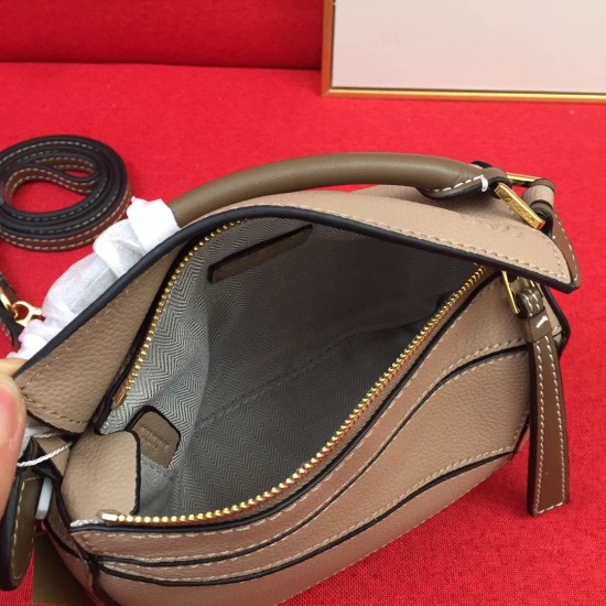 Calfskin Size: 18*12.5*8cm Model: 0150