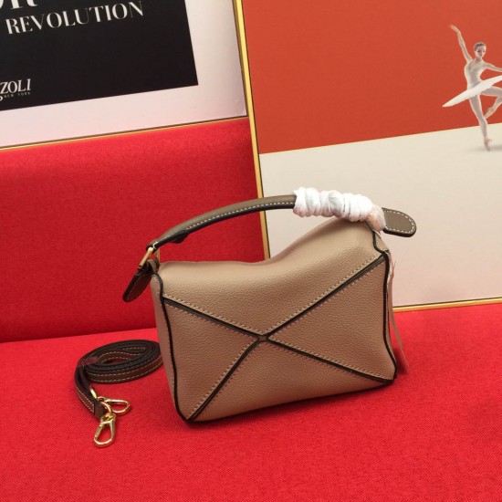 Calfskin Size: 18*12.5*8cm Model: 0150