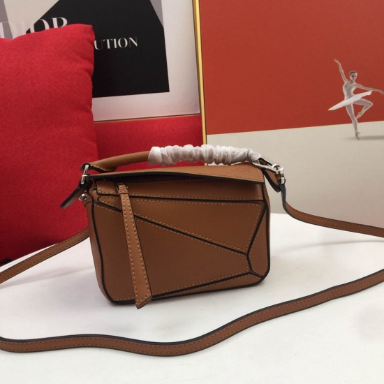 Calfskin Size:18*12.5*8cm Model:0150
