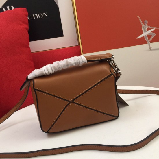 Calfskin Size:18*12.5*8cm Model:0150