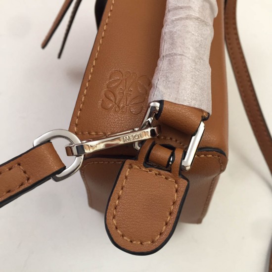 Calfskin Size:18*12.5*8cm Model:0150