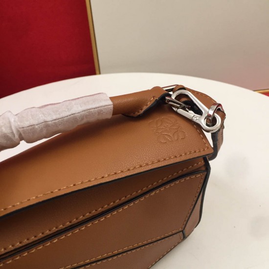 Calfskin Size:18*12.5*8cm Model:0150