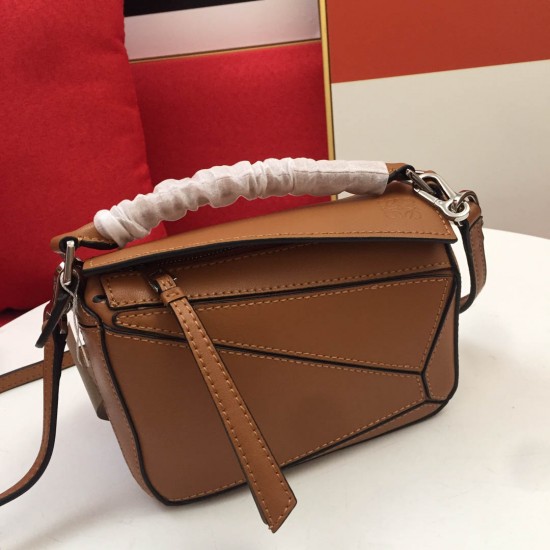 Calfskin Size:18*12.5*8cm Model:0150