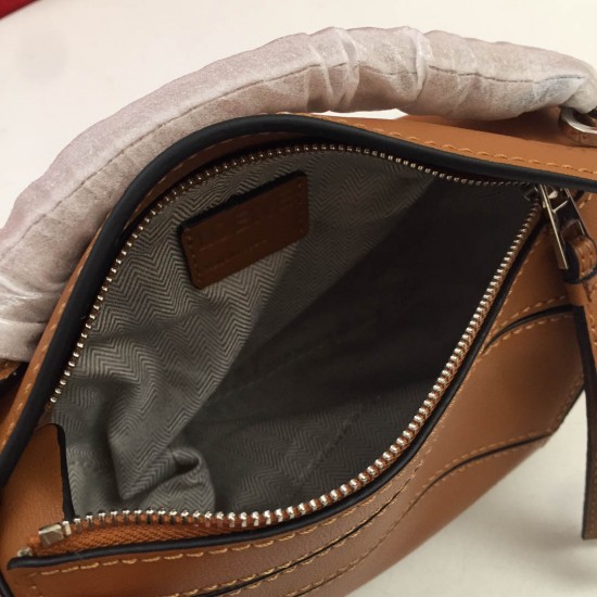 Calfskin Size:18*12.5*8cm Model:0150