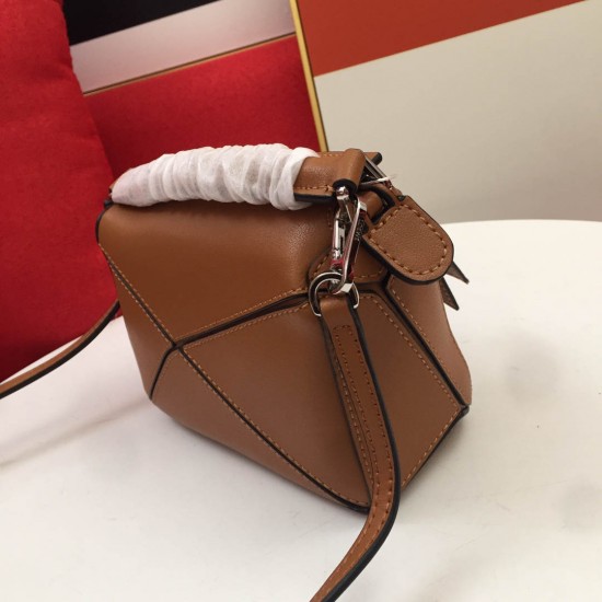Calfskin Size:18*12.5*8cm Model:0150