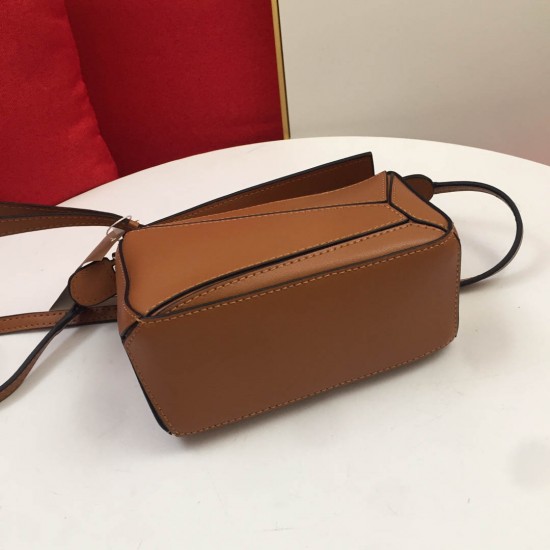 Calfskin Size:18*12.5*8cm Model:0150