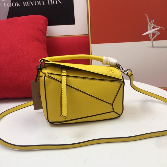 Calfskin Size:18*12.5*8cm Model:0150
