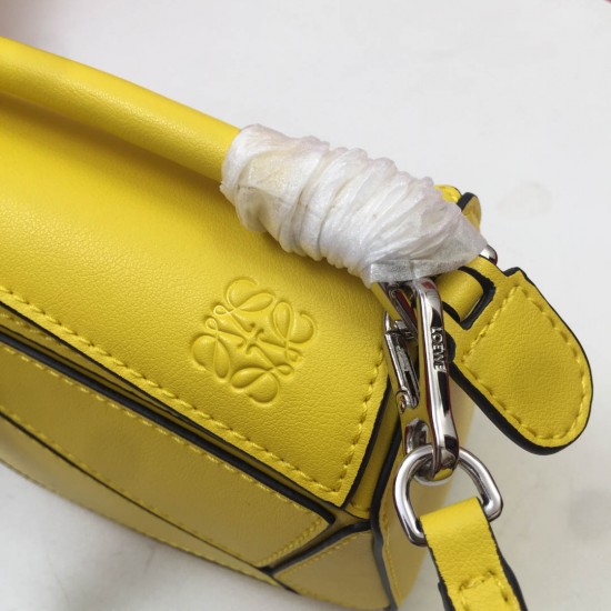Calfskin Size:18*12.5*8cm Model:0150
