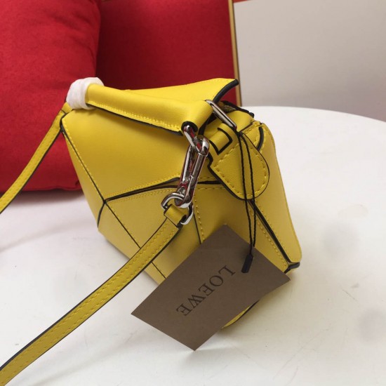 Calfskin Size:18*12.5*8cm Model:0150