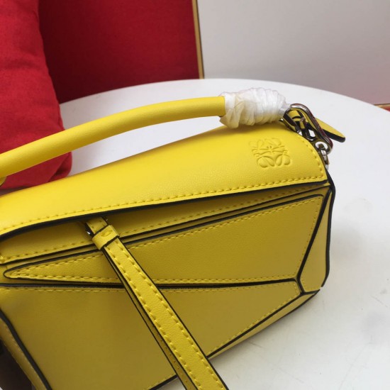Calfskin Size:18*12.5*8cm Model:0150