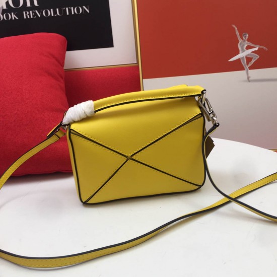 Calfskin Size:18*12.5*8cm Model:0150