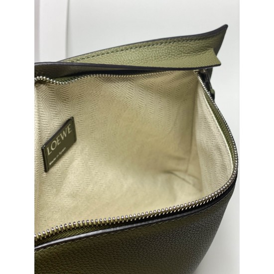 Loewe Size: 29.5x20cm Model: 3040
