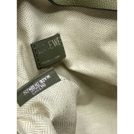 Loewe Size: 29.5x20cm Model: 3040