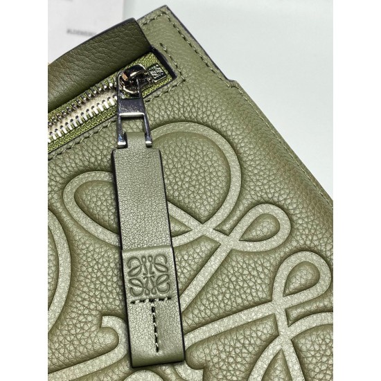 Loewe Size: 29.5x20cm Model: 3040
