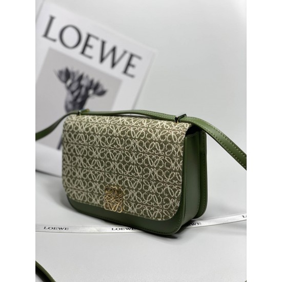 Model 5609 Size: 19-13.5-6 Goya