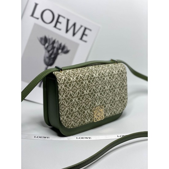 Model 5609 Size: 19-13.5-6 Goya