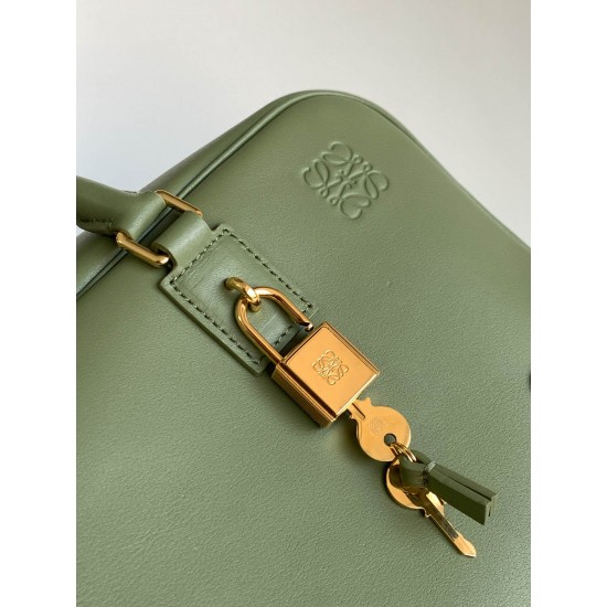 Lowe handbag bag size:28*18*11cm