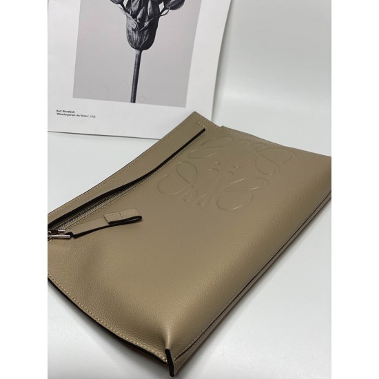 Loewe Size: 29.5x20cm Model: 3040