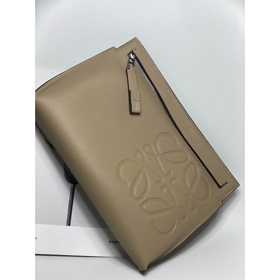 Loewe Size: 29.5x20cm Model: 3040