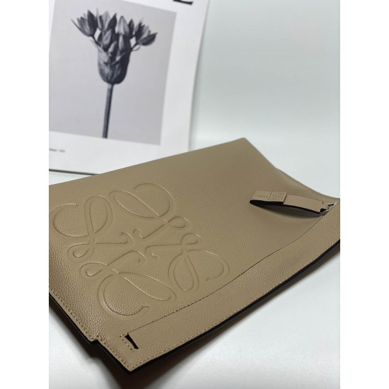 Loewe Size: 29.5x20cm Model: 3040