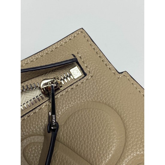 Loewe Size: 29.5x20cm Model: 3040