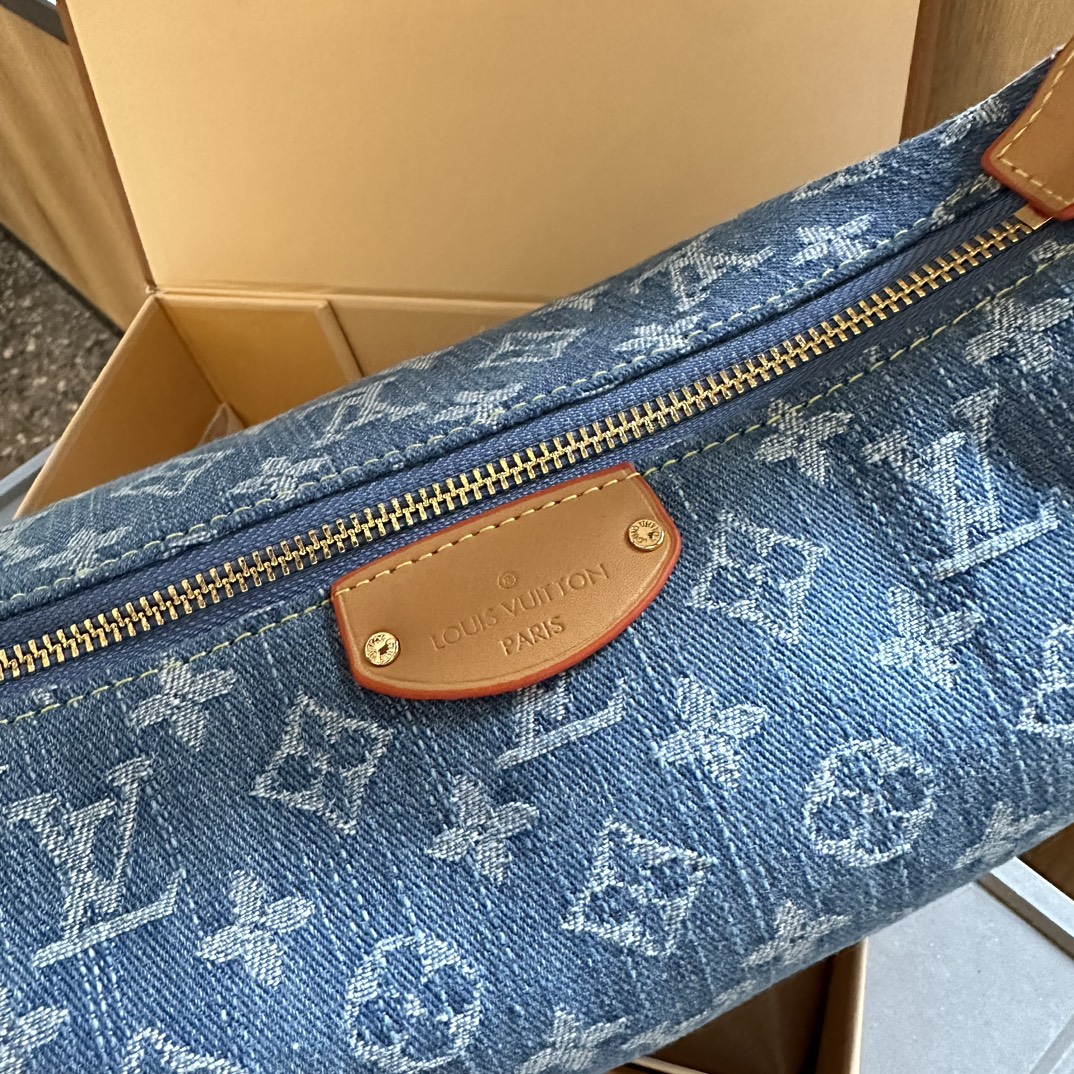 Hills Pochette