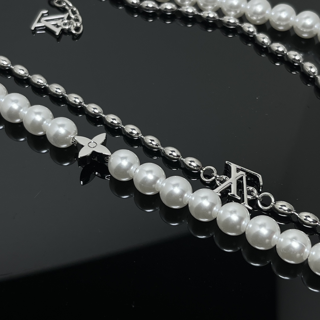 Louis Vuitton Pearls Fusion Necklace