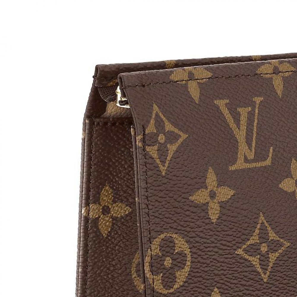 M47542 Toiletry Pouch 26
