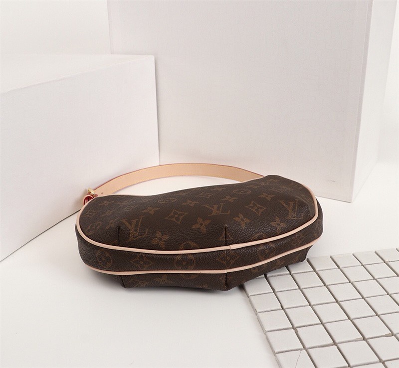 M51510 Pochette Croissant Shoulder Bag